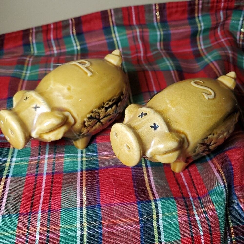 Vintage Japan Embossed Pigs Hogs Ceramic Salt‎ Pepper Shakers Fruit Rare Set